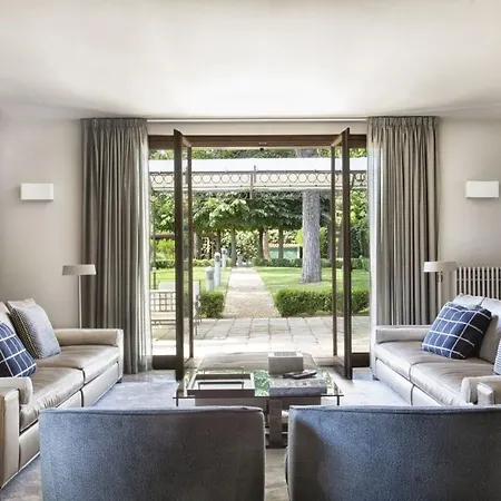 Villa Npp 23 Sleeps 12 Rome